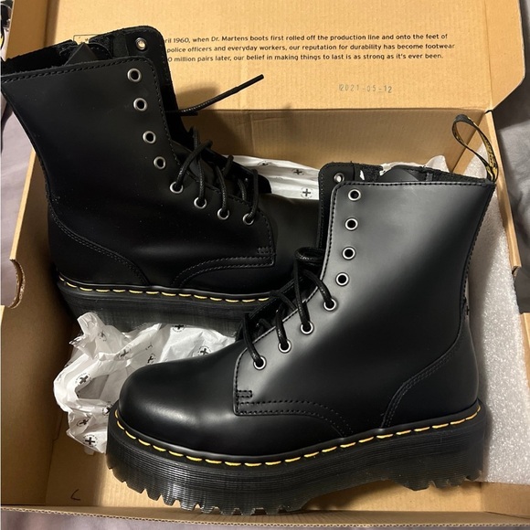 Dr. Martens Jadon Boots US 9 NEW IN BOX